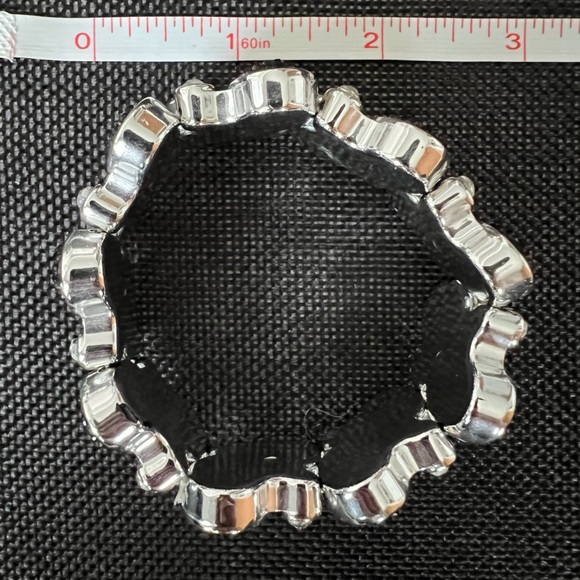 Stretchy Acrylic Bracelet - Picture 5 of 6